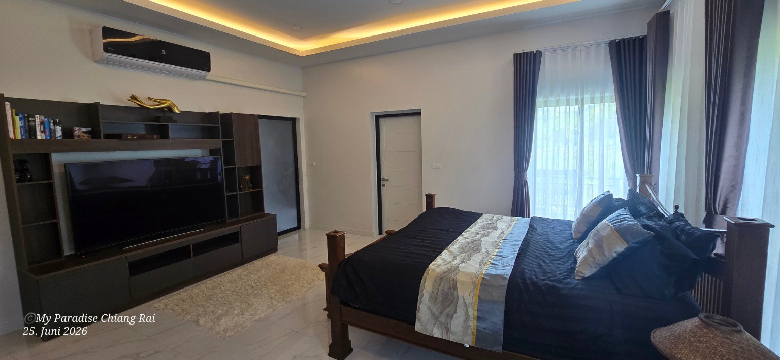 Royal Orchid Suite bedroom