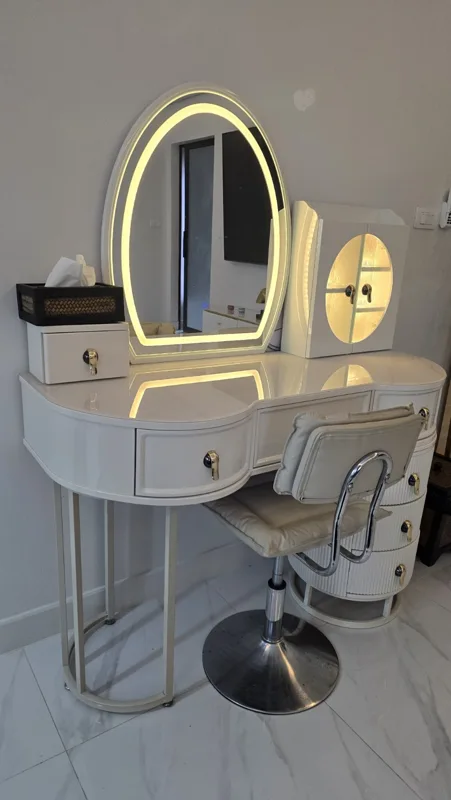 Royal Orchid Suite · Vanity table